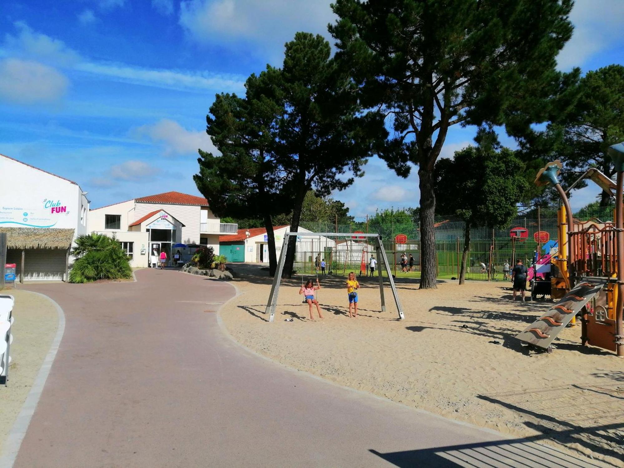 Camping Mobil Le Rimbaud - 4/6 Pers - 2 Ch - 2 Sdb Saint-Jean-de-Monts