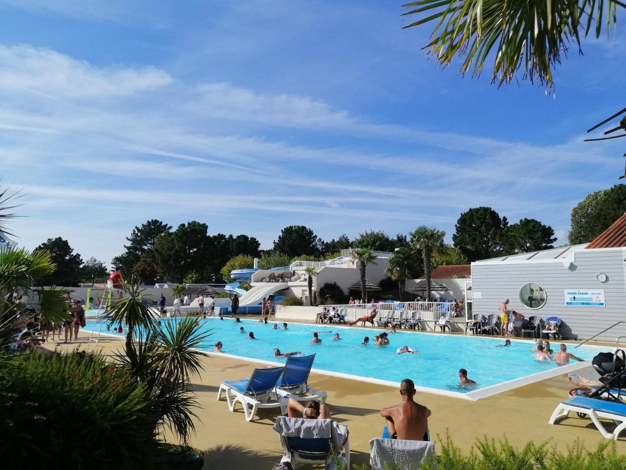 Camping Mobil Le Rimbaud - 4/6 Pers - 2 Ch - 2 Sdb *